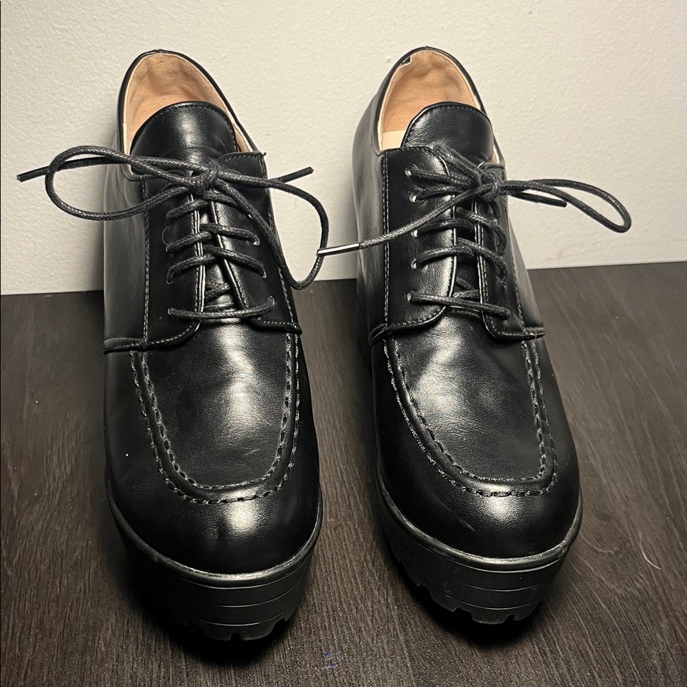 🎉 Host Pick 🎉 Black Platform Lace-Up Shoes - Picture 2 of 6
